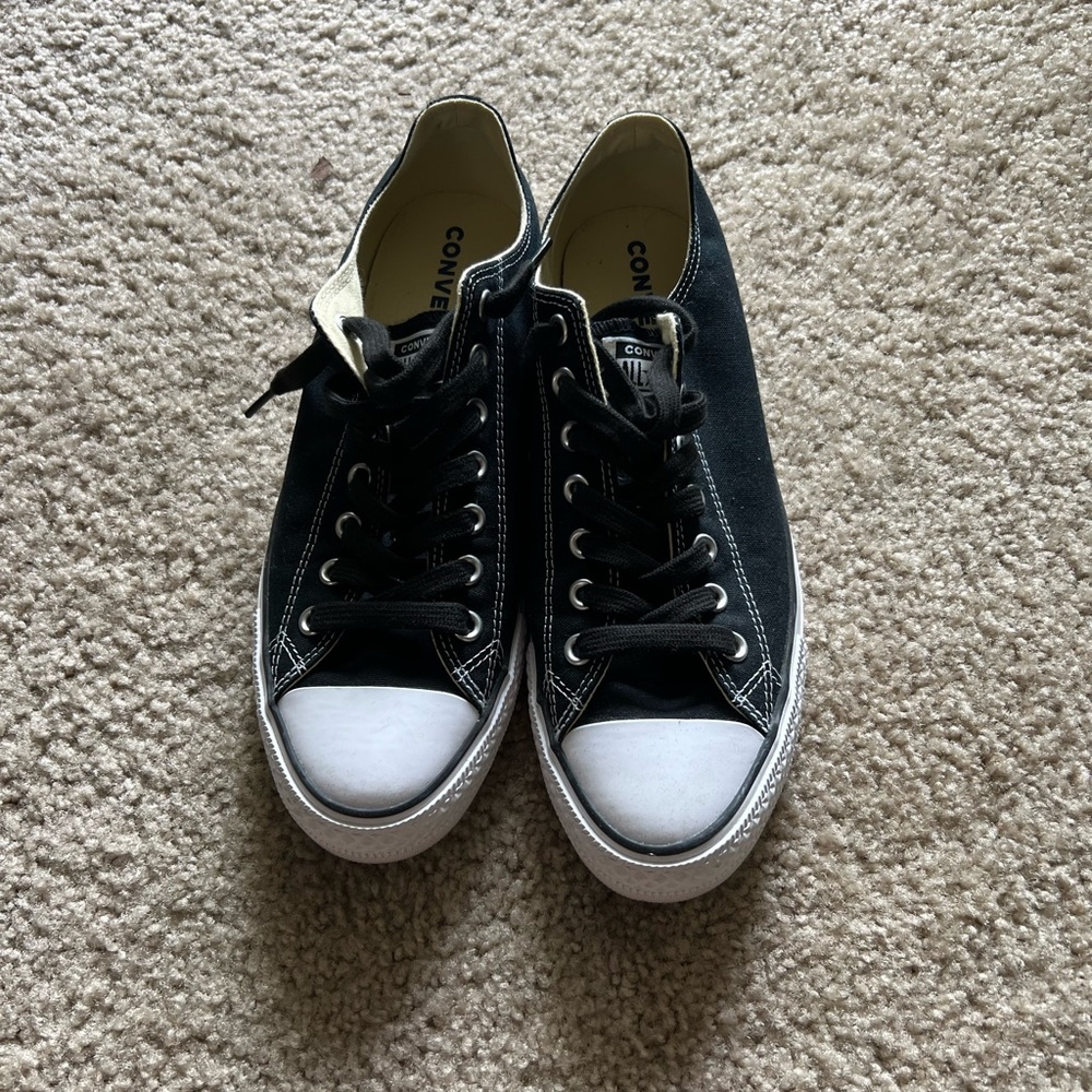 Men’s Converse Low Tops size 9.5 black